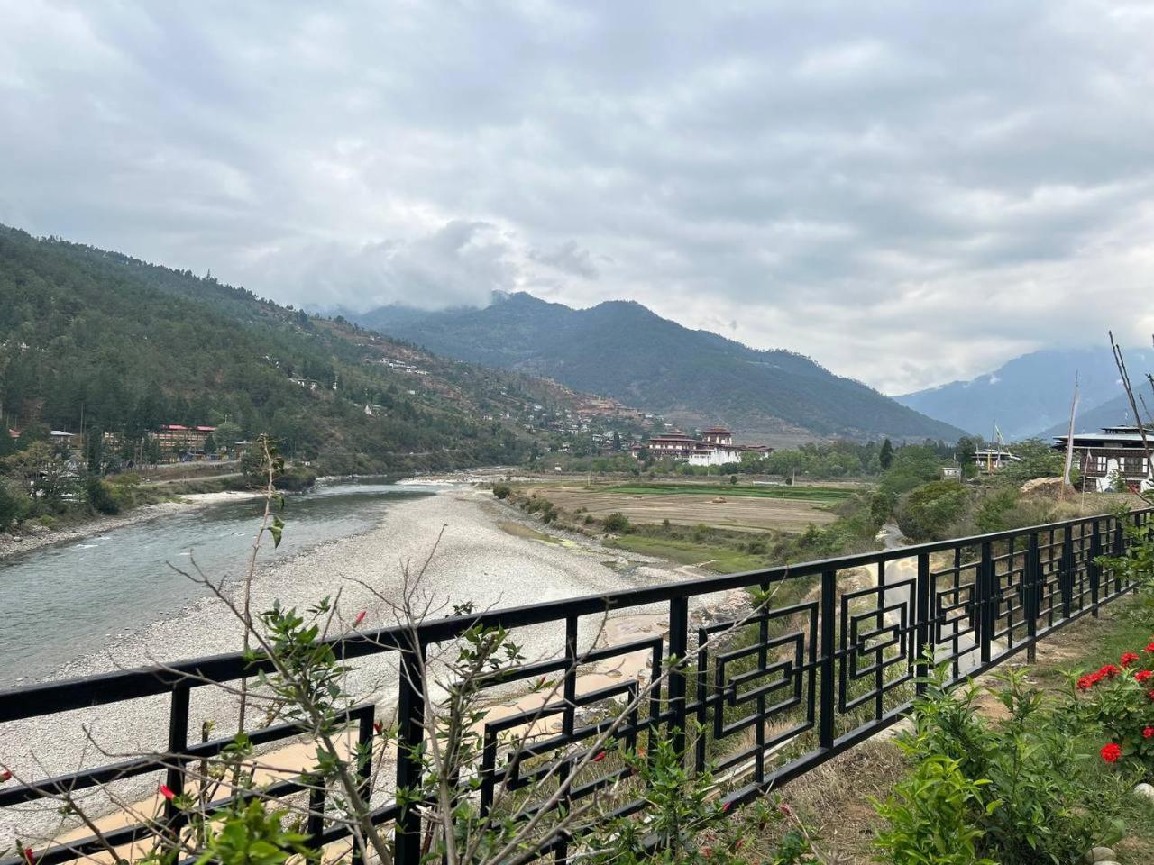 Spirit Village Lodge Punakha Exterior photo